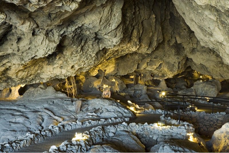 leg_and_Card's tweet photo. #Sabíasque que el hombre de Neanderthal habitó en Píñar hace 90.000 años https://t.co/gytbCMTojX @legadoandalusi https://t.co/3wKMEoMz10