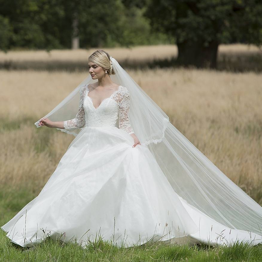 lynashworth_'s tweet photo. Would you wear a veil?
Style - Astrid
#LynAshworth #Astrid #veil #longveil #bestofbritish #bridal #bridalgown #bridetobe #britishdesigner #luxurygoods #weddingdress #madetomeasure #madeinengland #couturebridal #ido https://t.co/xkyhhqJkhV