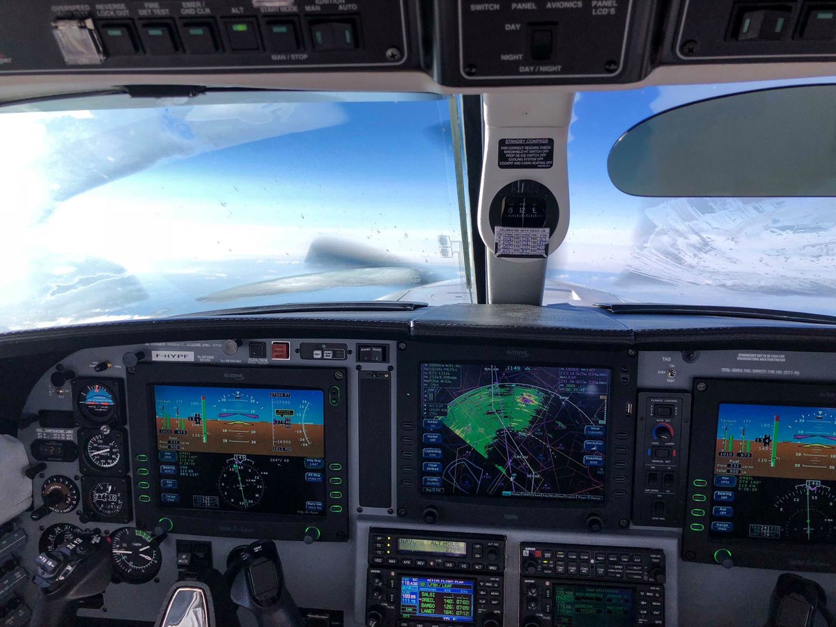 volsdemax's tweet image. Le plus beau bureau de la terre ✈️ 😍 #avition #avgeek #aviationgeek #cockpit