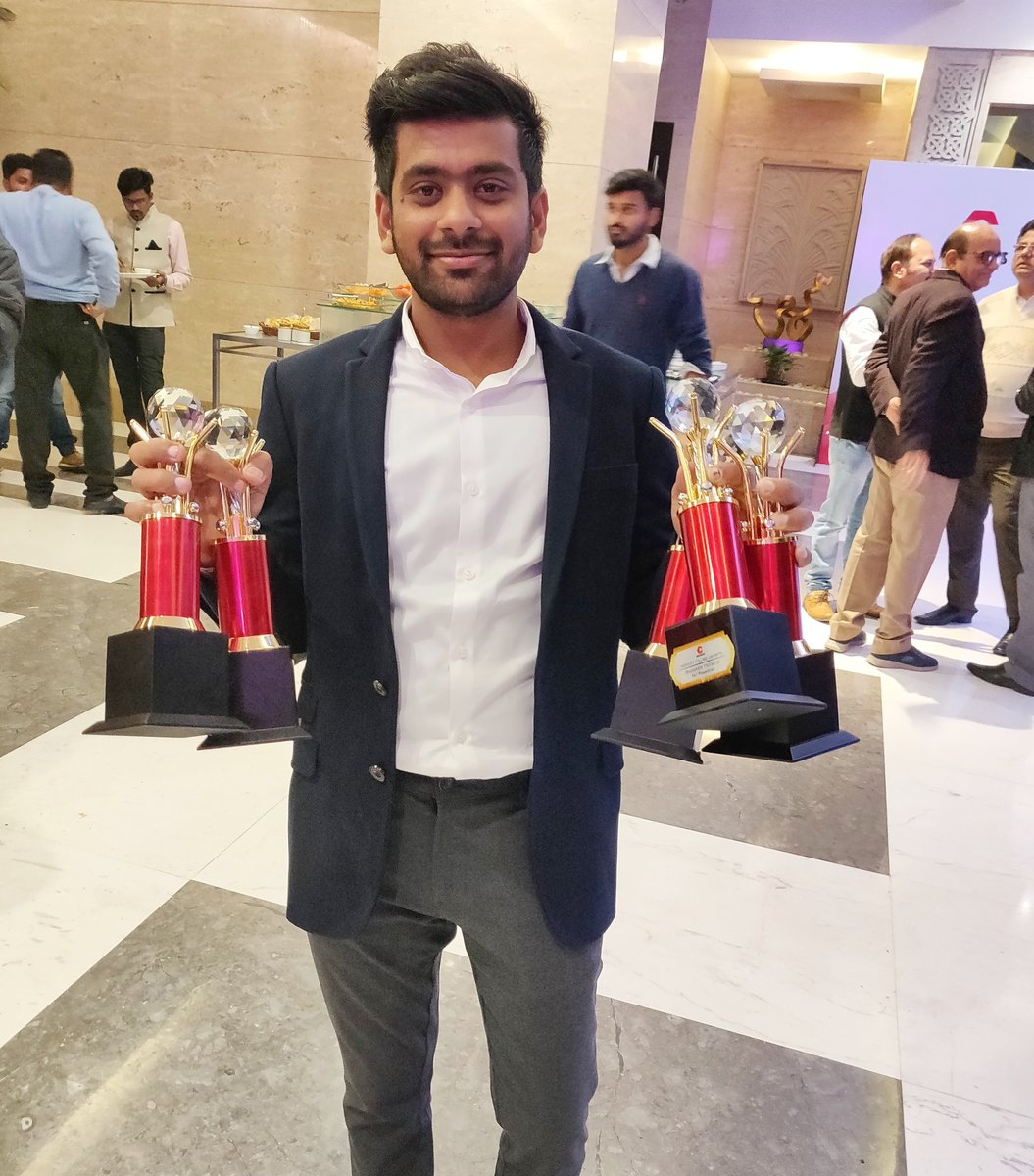 ragav10's tweet photo. Honoured to recieve "BEST NEW DEALER  IN MADHYAPRADESH " 🙏 by respected CEO  SHENU AGRAWAL SIR @escortsgroup meeting in Indore
Thank you @realnikhilnanda and escort group for encouraging young dealers. https://t.co/lEQ6RIxttr