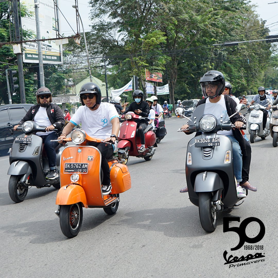 Melewati tempat ikonis, yaitu Istana Maimun bersama The True Timeless Icon-Vespa Primavera, menjadikan momen riding enggak terlupakan. Nah, buat kamu yang kemarin foto #BersamaVespa Primavera,bisa menangin 3 Vespa Genuine Helmet tuh,untuk caranya liat di Instastory <a href="/Vespa_ind/">Vespa Indonesia</a> ya!
