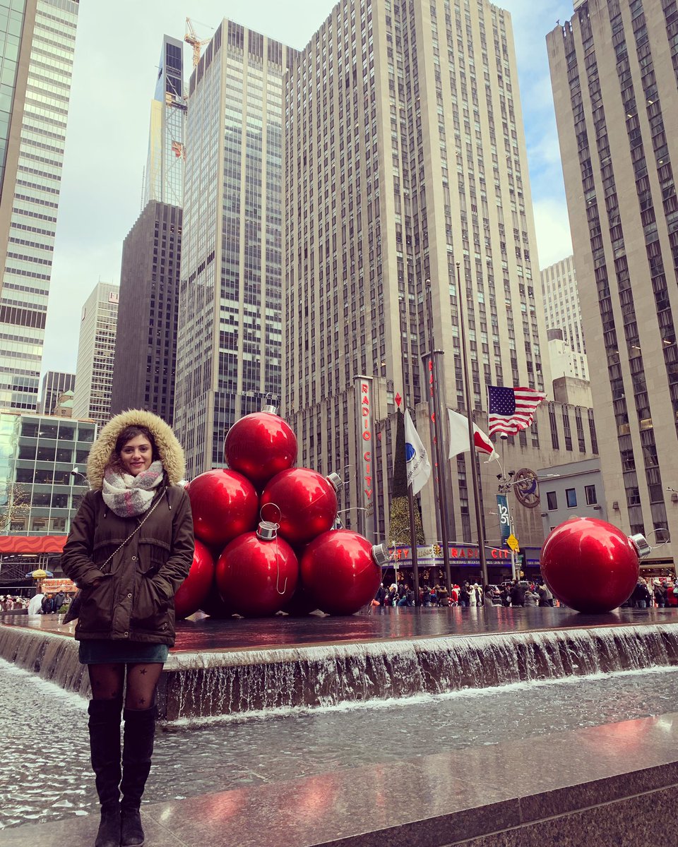 JiuliaS96's tweet photo. •New York City is being so good to me! Feeling blessed and thankful for all I’m having right here, right now• 
#hicetnunc #newyorkcity #nyc #ny #thecity #christmas #christmastime #heaven #rockfellercenter #fountain #lights #red #smiling #girl #christmastree #christmasgift #love https://t.co/ErOwmlaRL8