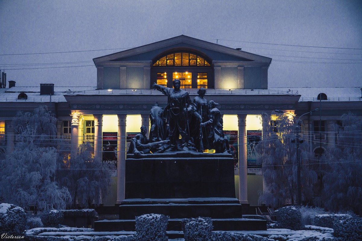 царицынская опера волгоград. памятник основателям царицына. царицынская волгоград. гостиница царицынская волгоград фото. гостиница царицыно волгоград.