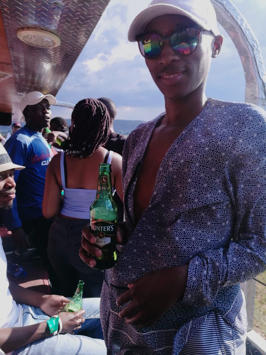 _Munakisi's tweet photo. #HuntersHotBusTour Kere bona On a freezing Hot day in the bus with the fellow Chana’s to cool the day 🔥🔥🔥 the bus has Kicked off in Garankua 🔥🔥🔥 https://t.co/1j8iXRaRjb