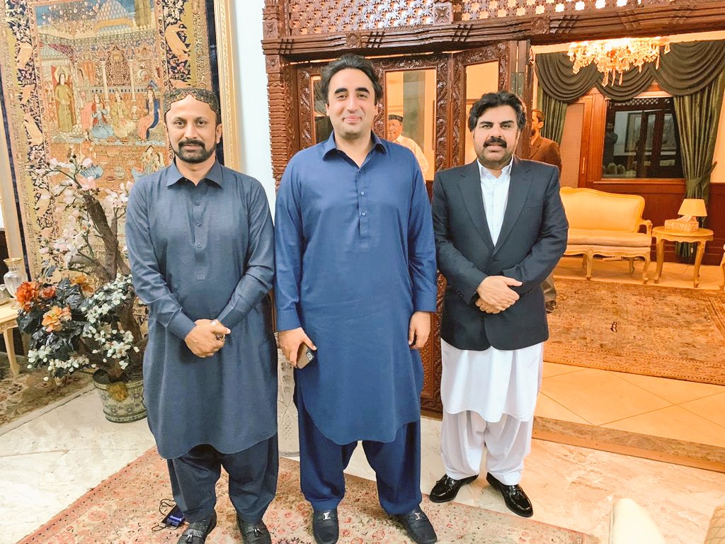 AajizDhamrah's tweet photo. Thankyou Chairman PPP @BBhuttoZardari for your precious time
After meeting with Chairman Bilawal Bhutto Zardari and Syed Nasir Shah at Bilawal House Karachi https://t.co/4bYUxgmtjS