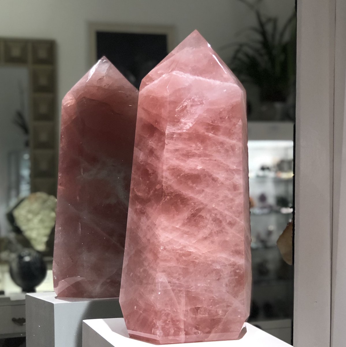 VenusroxCrystal's tweet photo. Everybody should receive love at Christmas! 💗 This is Rose Quartz at its finest! We are open today and Christmas Eve until 6pm for all those last minute crystal treats💕 https://t.co/Kak0Y1fqYi