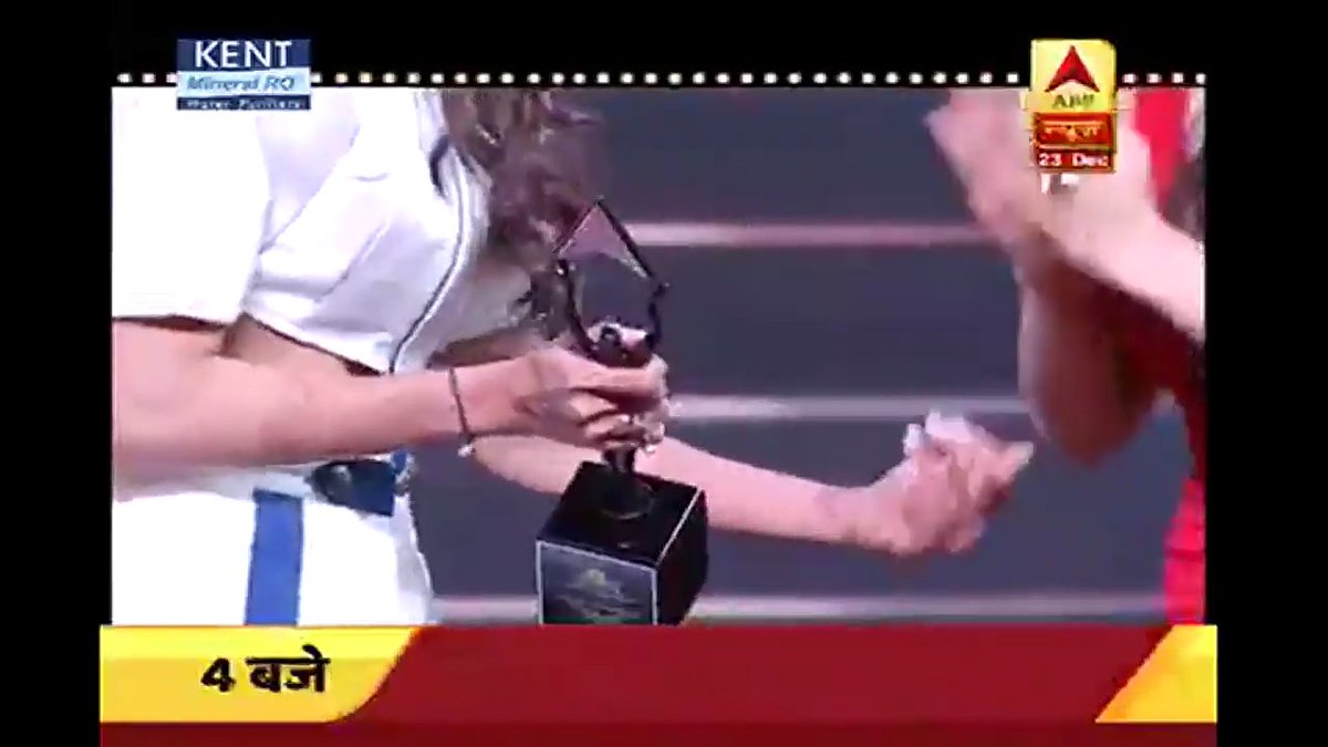 Nuzhatw24's tweet photo. Her speech was lil as Ranveer was holding Mike π
@IamEJF Congo once again β¨β€
#EricaFernandes #Kasautiizindagiikay #PrernaSharma #ejf #Telebrations https://t.co/UrsiwEao27