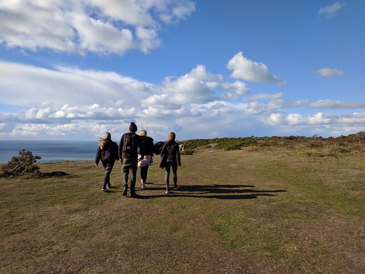 LiveFit's tweet photo. With Christmas only being 2 days away, get outside for a walk today to get some fresh air and some movement in those muscles. 

Exercise doesn't have to be lifting the heaviest or moving the fastest you can go. It's about building physical activity into your daily life. https://t.co/M3yCgY0f0t