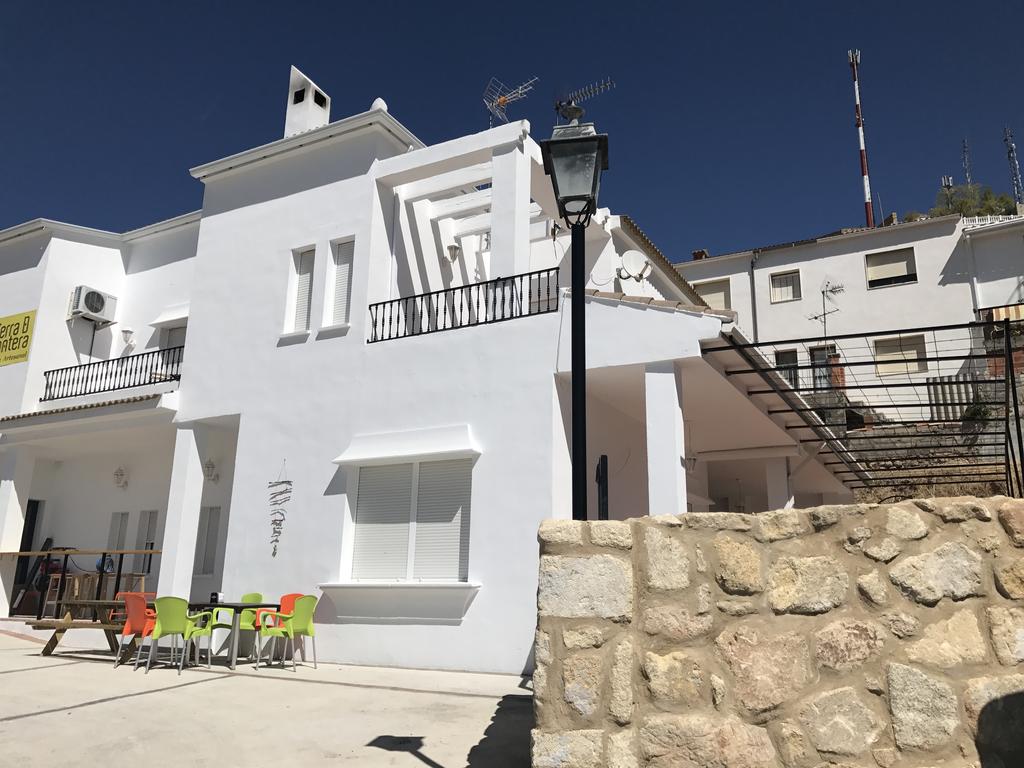 ¿Quieres disfrutar de una escapada diferente? En Mirador de frontera puedes venir en grupo a una casa rural única. Descubre Alcalá la Real y nuestra fábrica de cervezas artesanas. Tierra de frontera. 

953 04 00 00 - Mov. 650 683 560 - info@tierradefrontera.es