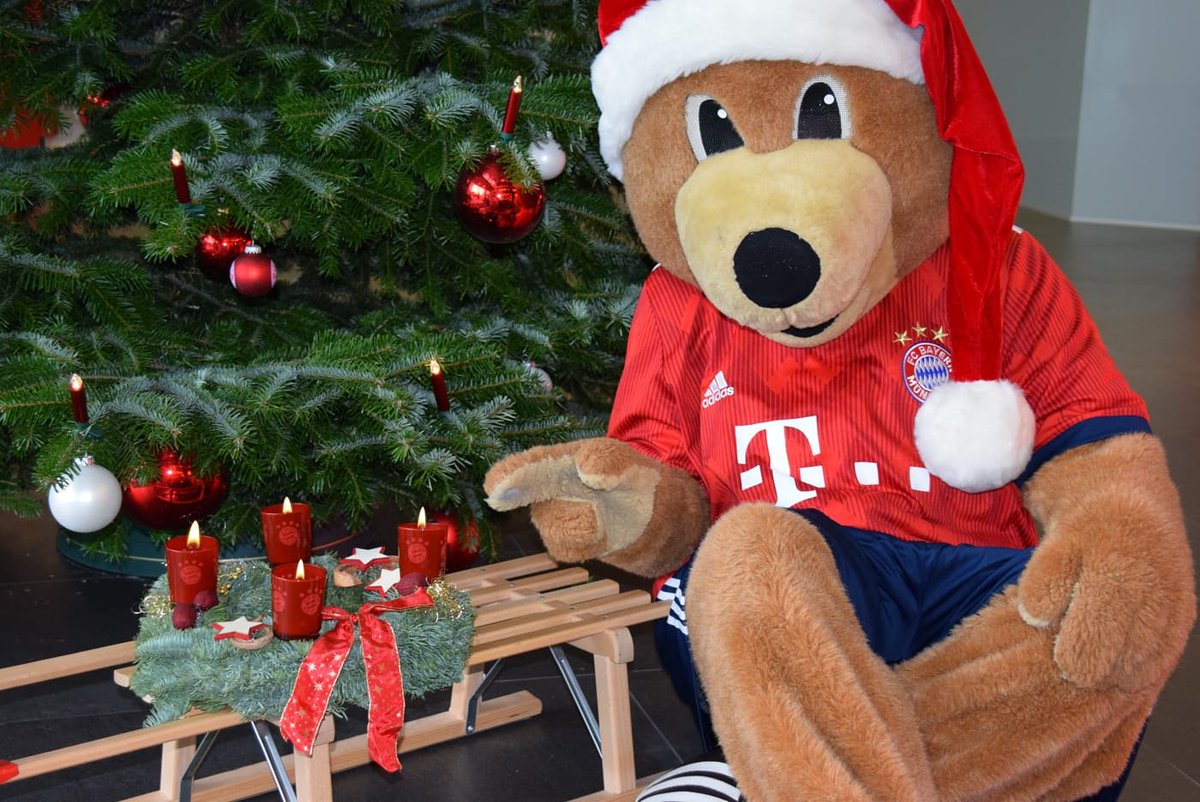 Einen wunderschönen 4⃣. Advent, liebe @FCBayern-Fans! 🕯️🕯️🕯️🕯️
🔜 🎅🏻 #FCBayernXMas #FCBayern #MiaSanMia