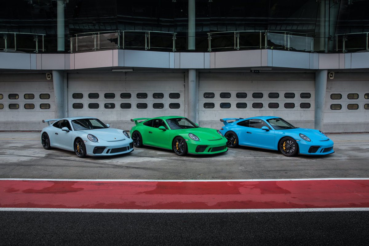 A trio of #Porsche 911 [991.1] #GT3's 😍😍😍 👌🏻👌🏻👌🏻

#SportscarTogether 7️⃣0️⃣

#SupercarSunday 🔥

#SpeedDemon250 😈