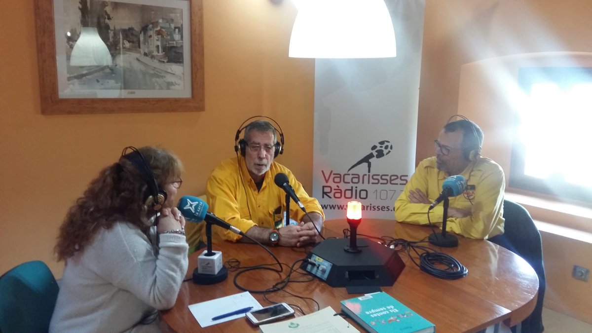 ADFVacarisses's tweet photo. Avui entrevista a Vacarisses Ràdio per parlar de les activitats de l'ADF i fer una crida a nous voluntaris. @sfadfcat @OlgaPiu @AjRellinars @tonimasana https://t.co/saBc62C40Y