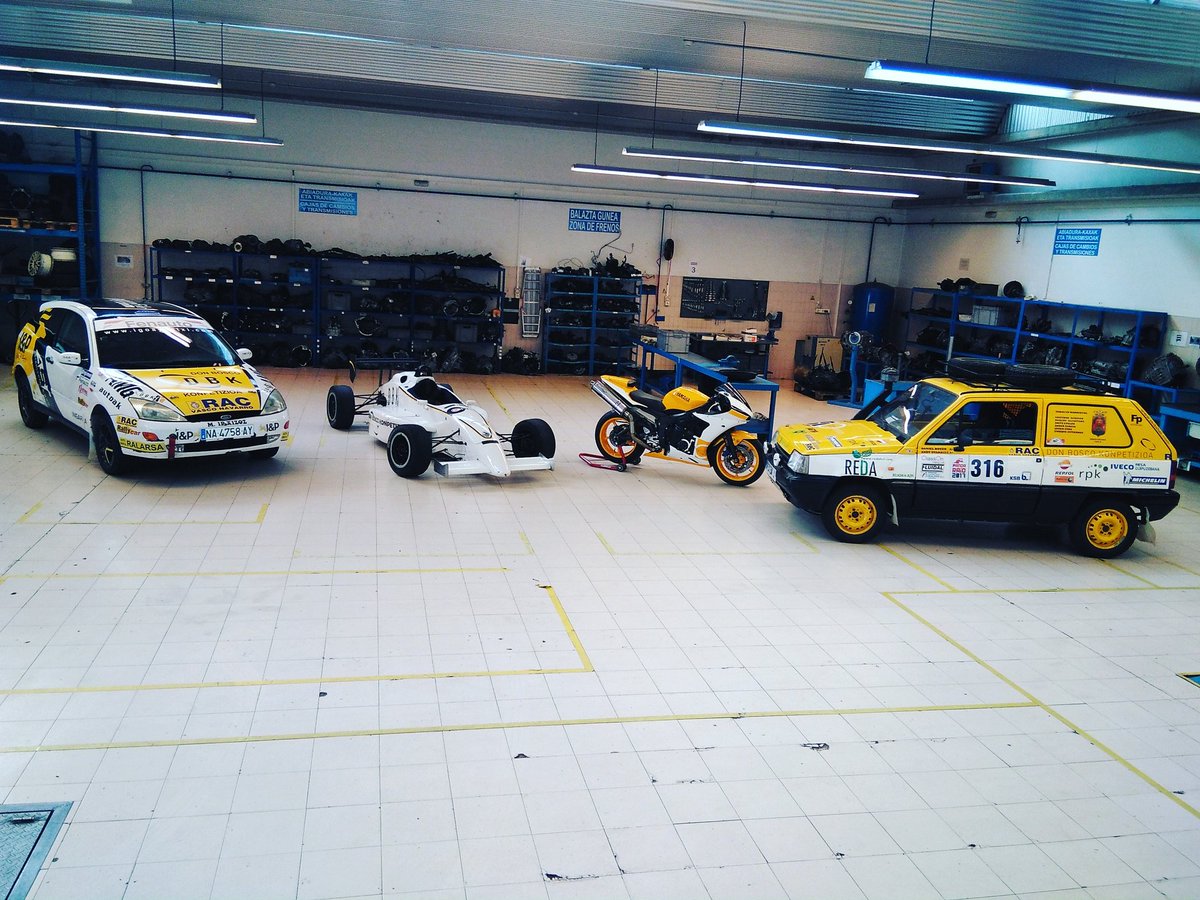 Automozioa_db's tweet photo. #DBK Don bosco konpetizioak jai zoriontsuak opa dizkizue. Felices fiestas a todos!! @FPdbosco @Fenauto @eaffva @RACVascoNavarro @CopaRACVN @Sportech_es #ast @drivex_ #copafocus #pucus #motorsport El año que vienes mas y mejor. Esto promete!! https://t.co/NYikOwTp0W