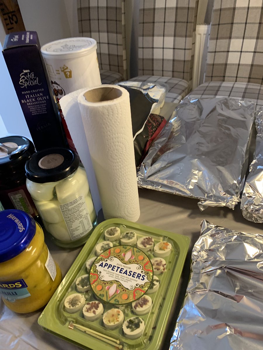 sar130811's tweet photo. Is it even a Christmas party if #kitchenroll doesnโt make it to the table #festive #familyparty #alcoholneeded https://t.co/x3AE8zNSrr