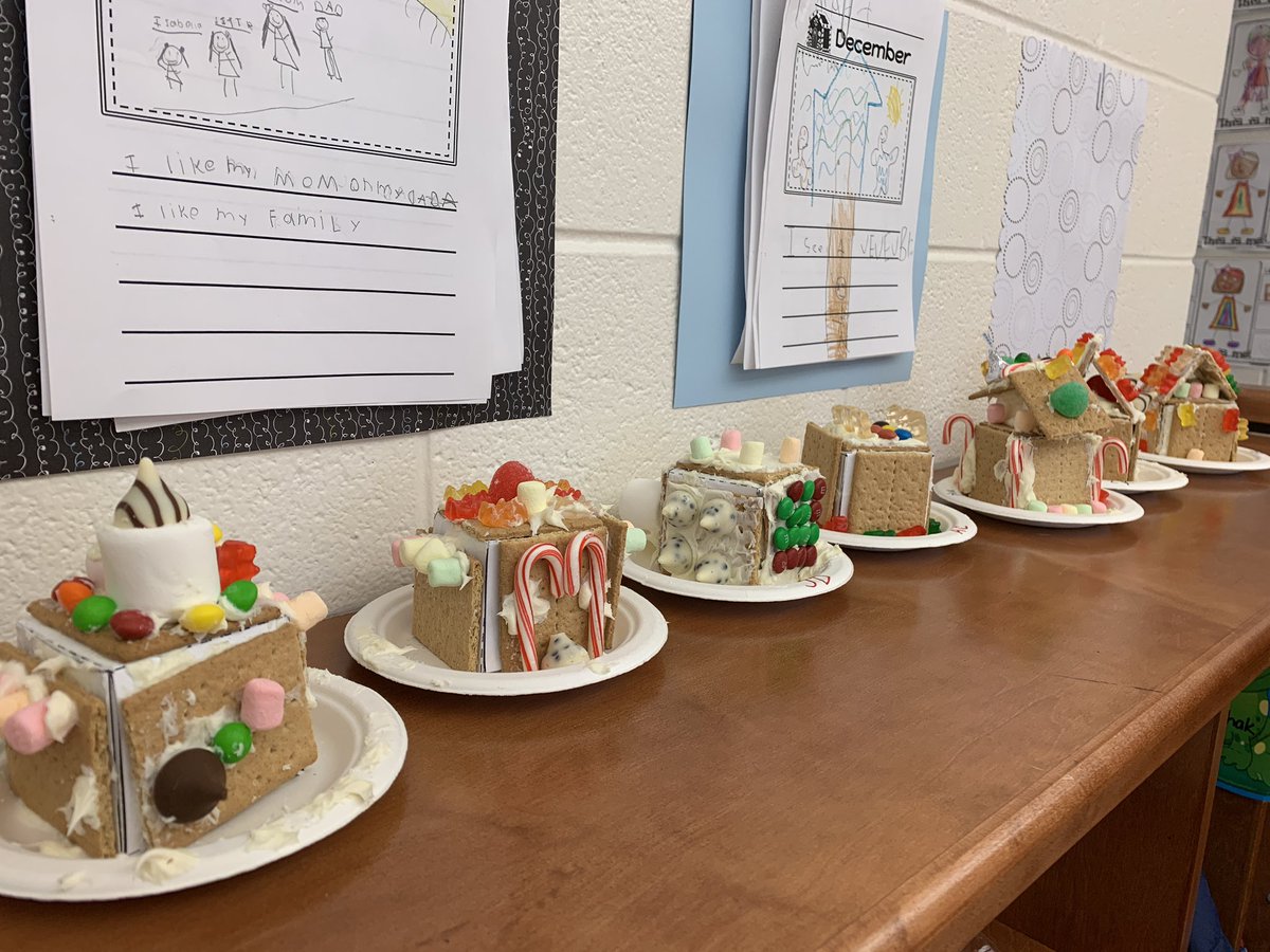 MrsSoleimani's tweet photo. We had the best time building our gingerbread houses! Check out our masterpieces!!!! https://t.co/e9Y43CsoQd