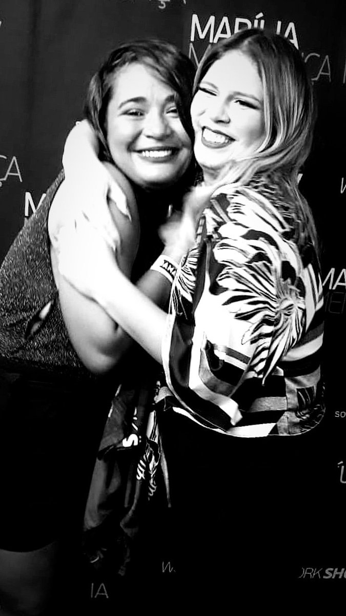 Parece_Namoro's tweet image. O melhor lugar do mundo e dentro do seu abraço minha rainha 👑 @MariliaMReal obrigado por ser sempre tão especial com a gente por nós receber com todo amor do mundo a gente lhe ama muito 
❤❤
PARECE NAMORO SEMPRE PRESENTE LEVANDO AMOR A ELA 💕