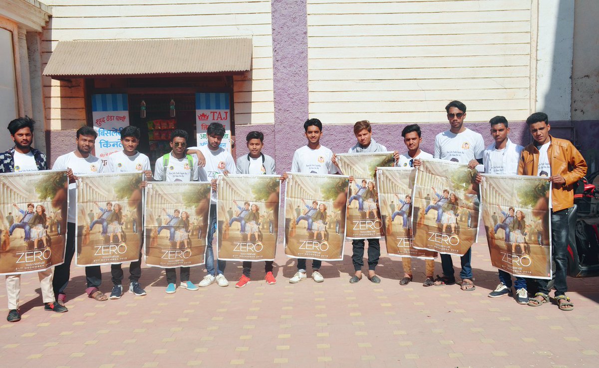 ArshSrkian's tweet photo. Srkians from All over The Buldhana and Akola Came N Join Together with @SRKBuldhanaCFC For Celebrating #ZeroFDFSwithSRKCFC
•
We Rocked Today🔥🔥
•
@SRKCHENNAIFC @iamsrk @BauuaSingh @aanandlrai @AnushkaSharma
•
#Zero #Zero21Dec #ZeroFDFSwithSRKCFC #ZeroDay
#ZeroReview https://t.co/BINL8sOABc