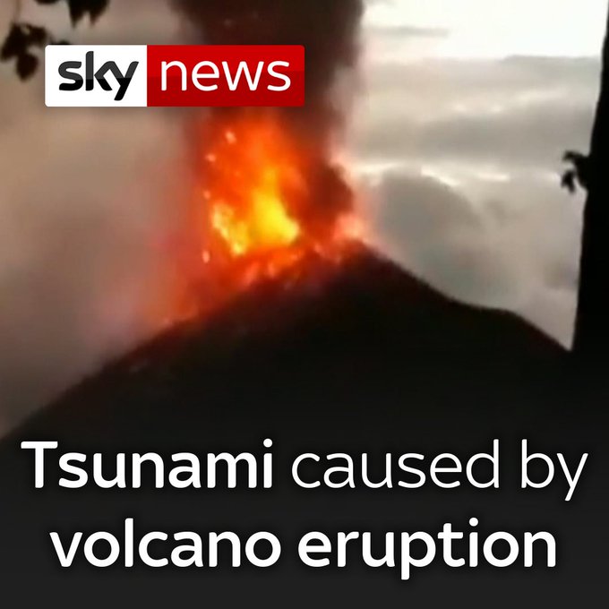 Volcanic tsunami in Indonesia: New pictures and videos of the tsunami triggered by the eruptive activity of Anak Krakatau volcano DvGVoA8WsAAhdcY?format=jpg&name=small