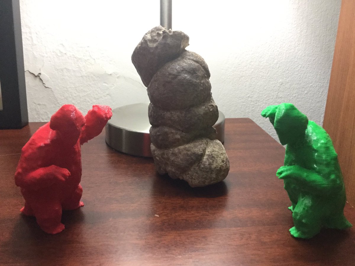 VCLatVCU's tweet image. Megalonyx Jefferson Red and Megalonyx Jefferson Green battle Captain Coprolite on Day 6 of #7daysofslothmas @docsloth @slothgirlmel