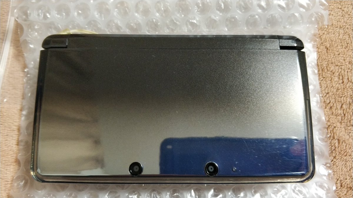フッジサン Twitterren 3dsの開発機 Development Unit を入手しました 本体表面はグラデーションありの鏡面 裏面は一部が赤色で まさに特別仕様 本体バージョンはver 0 0 0 0jでまさかの0台 デフォルトで怪しげな Config と Dev Menu が入っています なお