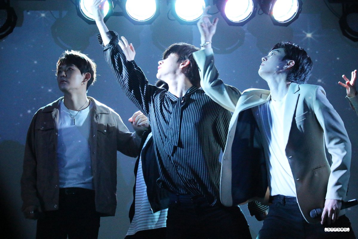 _snpswg_'s tweet photo. 181223
XENO-T LIVE 2018 -5 of US-

#제노티 #XENO_T  #Sangdo #상도  #비쥬 #BJOO https://t.co/dspIzf6W3F
