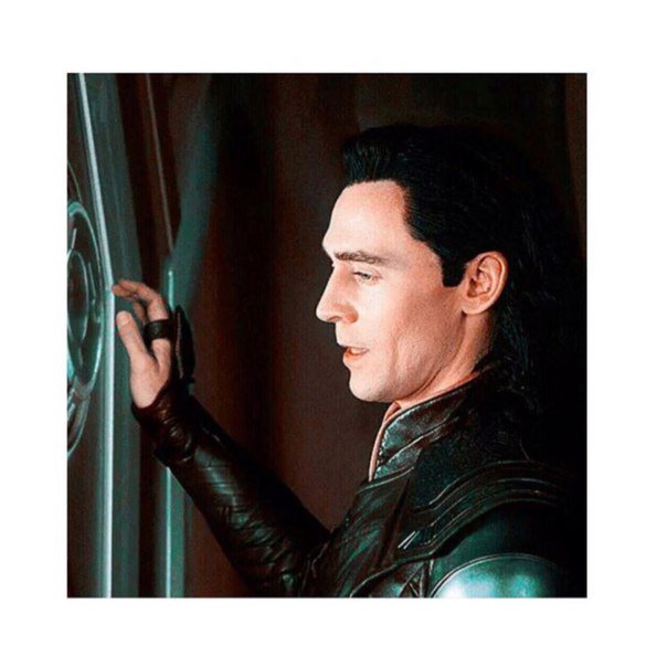_yourmeanbitch_'s tweet photo. #LokiEvening https://t.co/7DH1dsCbCi