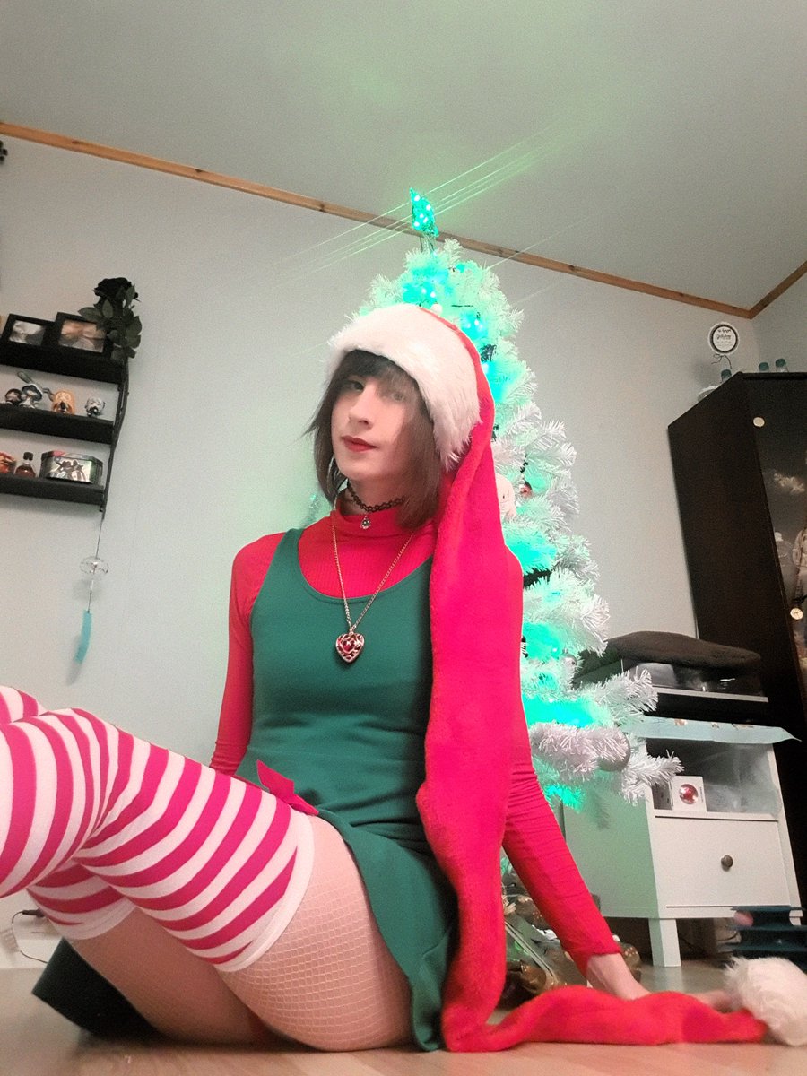 SalmiaKira's tweet photo. Oh look, it's the rare Happy Wholesome Christmas Saria ! https://t.co/J8P99yrJUB