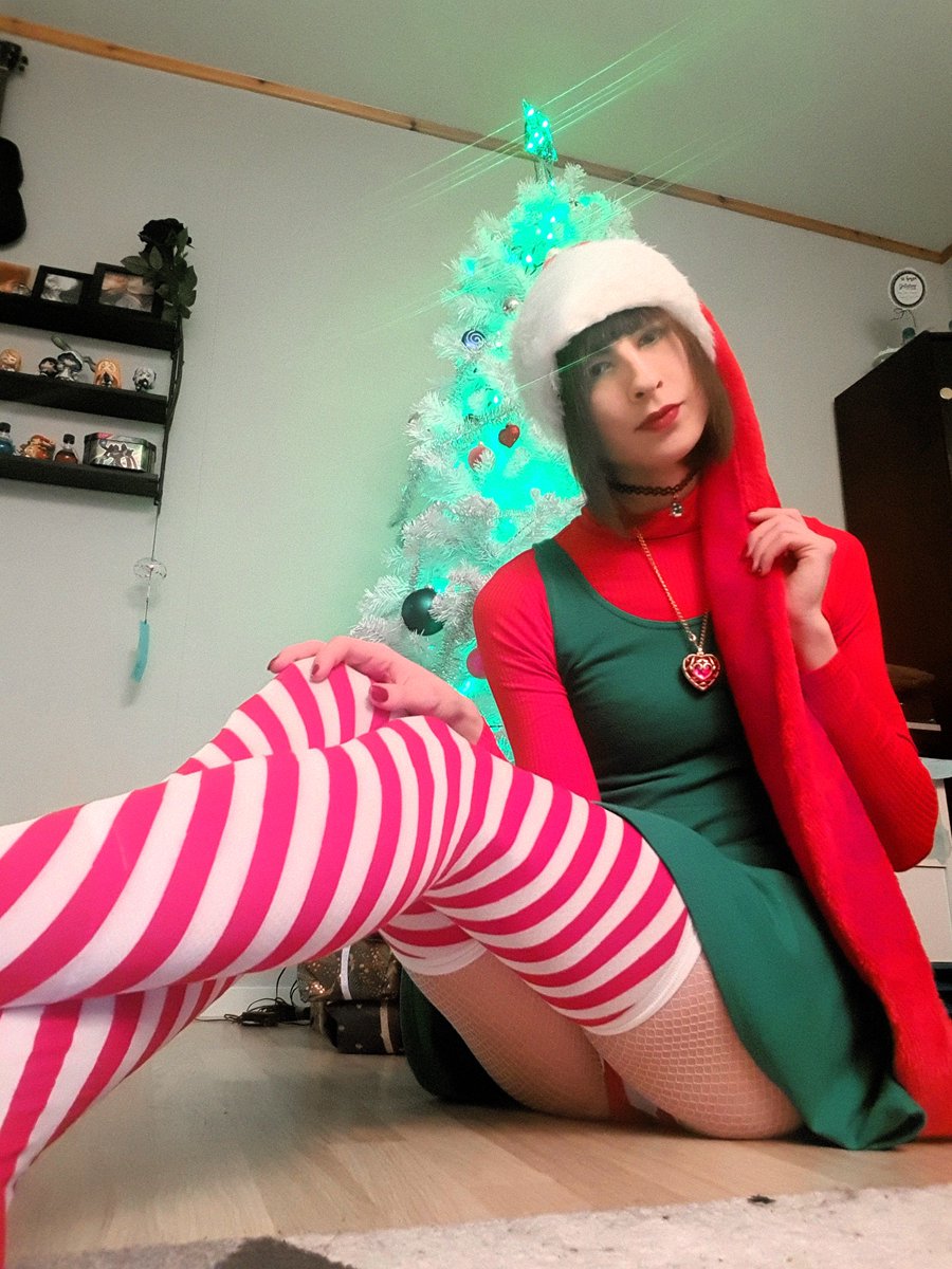 SalmiaKira's tweet photo. Oh look, it's the rare Happy Wholesome Christmas Saria ! https://t.co/J8P99yrJUB