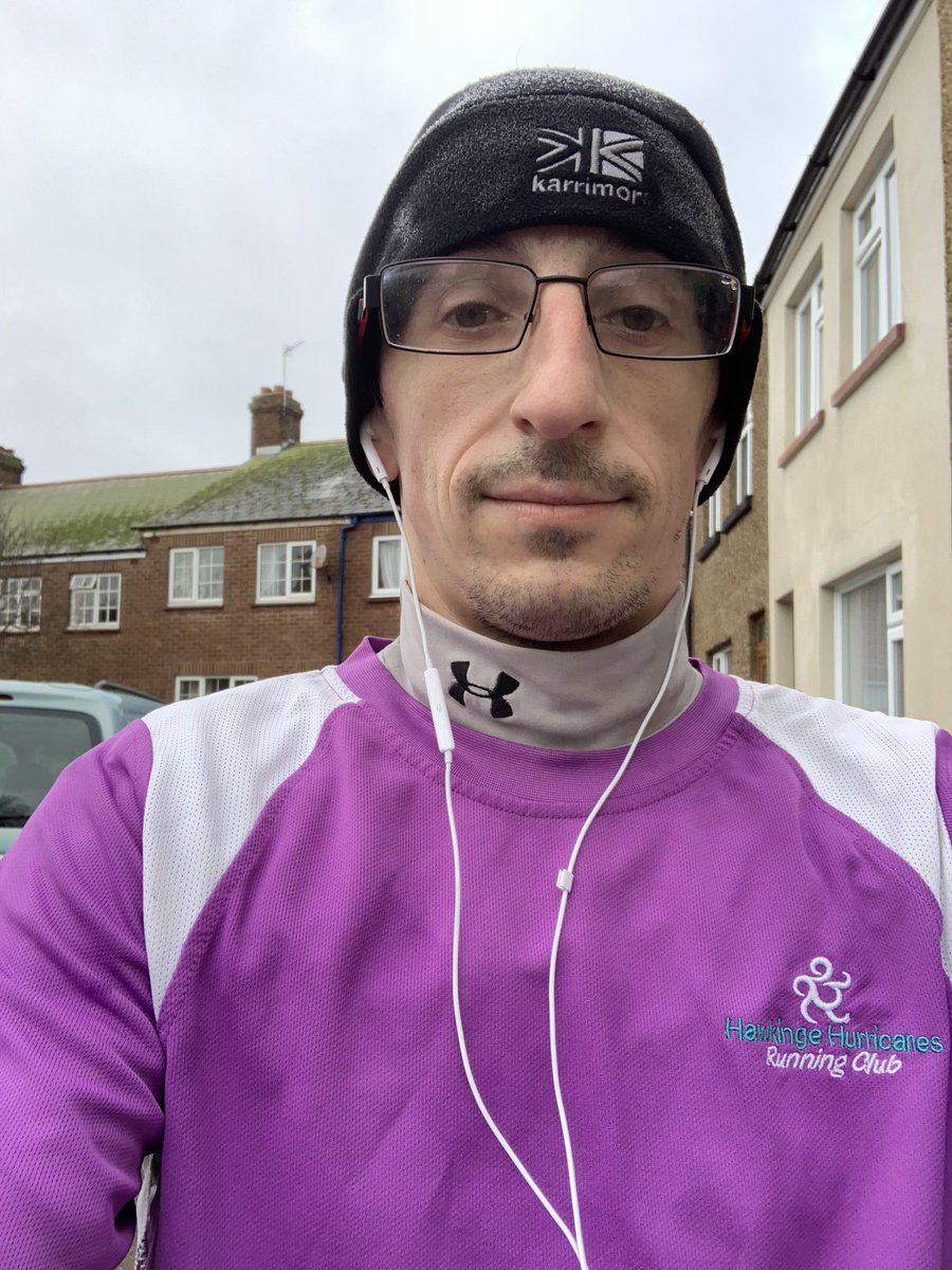 dan_newman1986's tweet photo. Wet, breezy and muddy 15 miles this morning. The road to @bostonmarathon and @LondonMarathon continues #longrun #gettingmojoback #sorequads https://t.co/K8x5Zg7AA5