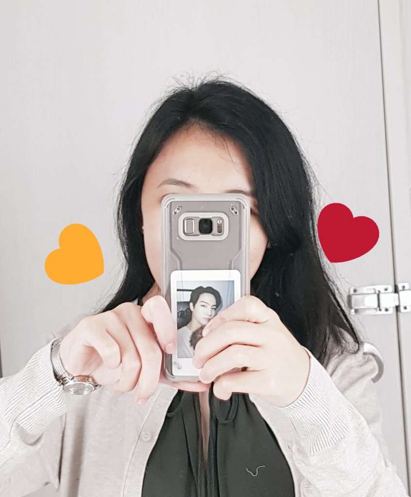 def_ing's tweet photo. They say girls who put their idols photocard at the back of their phone are braver than the marines hahaha! #GOT7Trash #JB ❤❤❤ https://t.co/xNlyocv9mN
