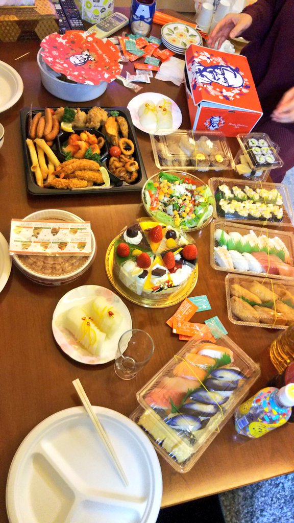 ちゅるだ 料理垢 今年はクリスマスやらない予定なので従姉妹の所にお招ばれしてきた W おうちごはん お腹ペコリン部 晩ごはん クリスマス クリスマスパーティー