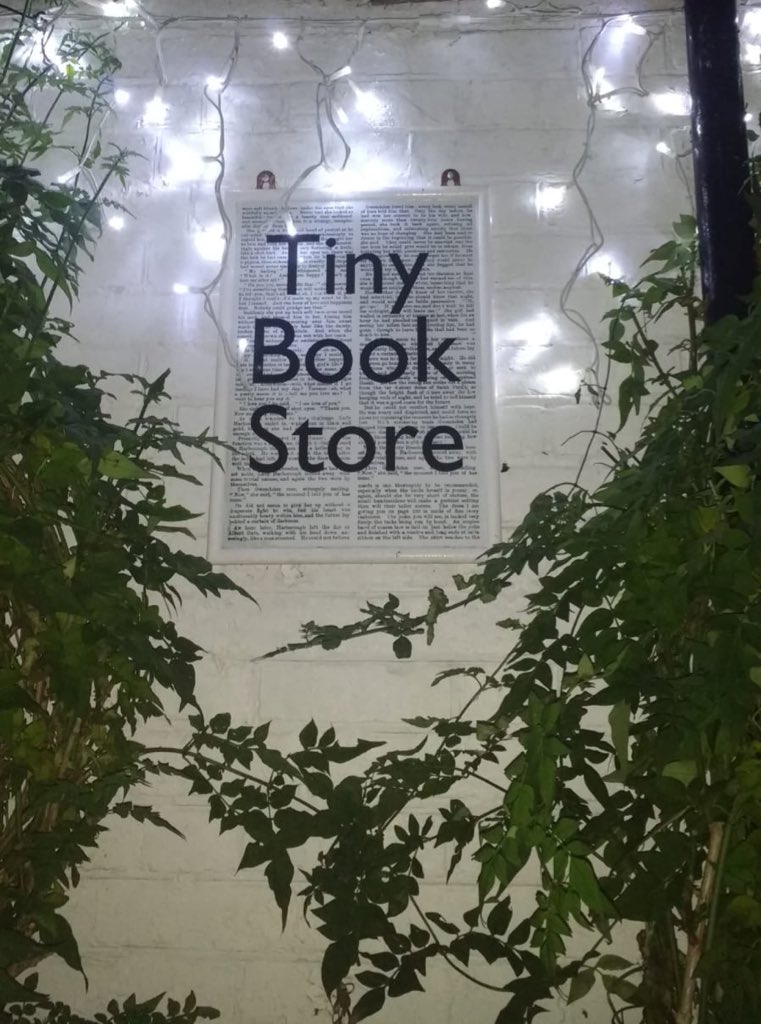 emmalayfield2's tweet photo. My favourite shop in Rye. #tinybookstore https://t.co/J7CVHKSu7q