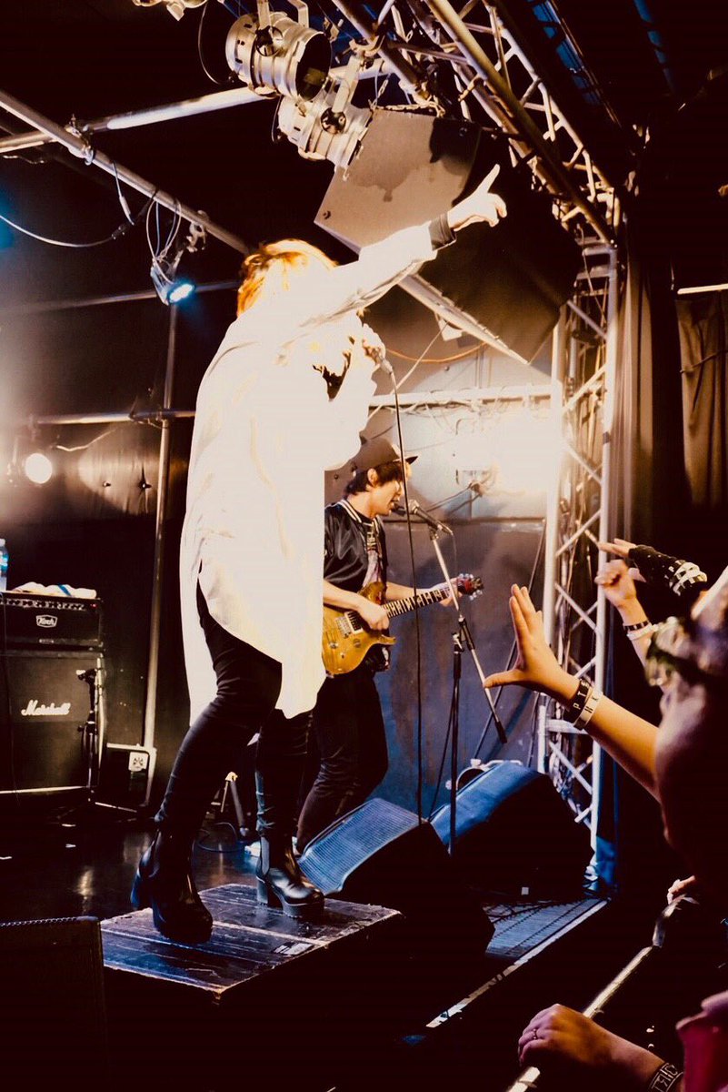 7_ge3's tweet photo. 改めて
clubKNOT10周年おめでとうございますっ!

私たちの出来ることで、その場にいる皆でお祝いができたこと本当に嬉しく思います

ずっと前から知ってるようなそんな感覚。いつだって暖かくて、その場所も集まる人も、迎えてくれる人たちも大好きだなー

みんな、来年もよろしく！

#clubKNOT10周年 https://t.co/AfmT8u3TOx