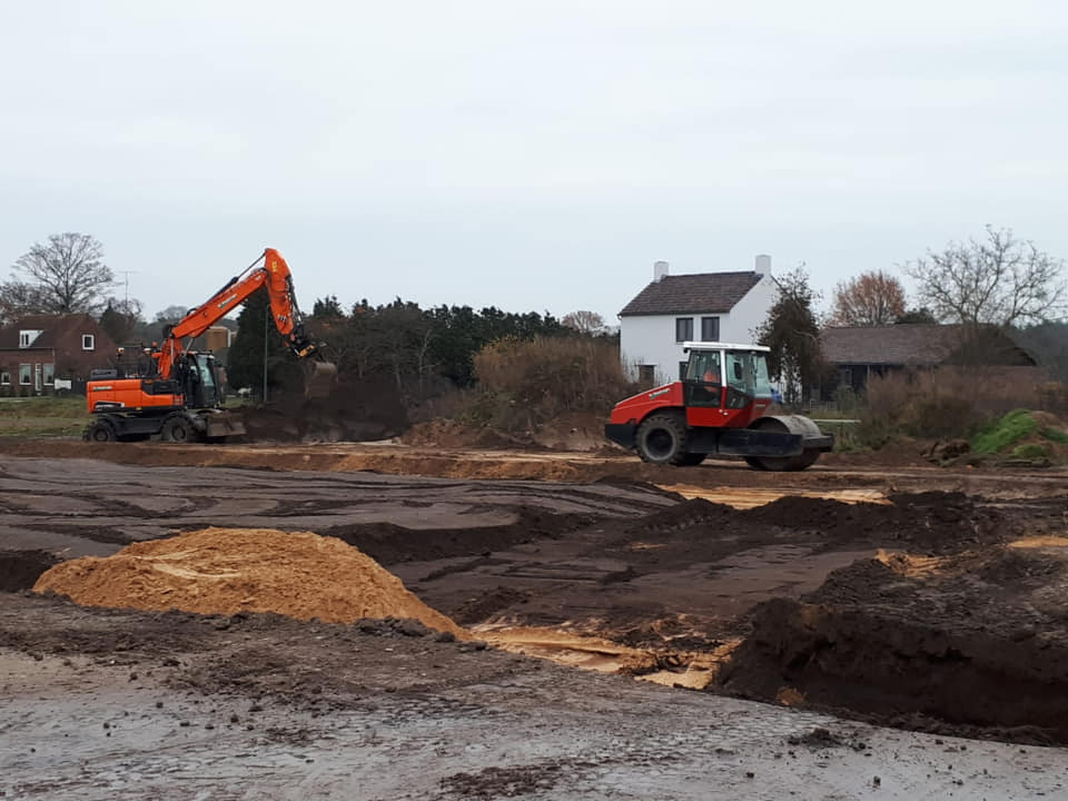 Er wordt hard gewerkt aan de toekomst: Voorbereiding voor de bouw van de nieuwe loods.