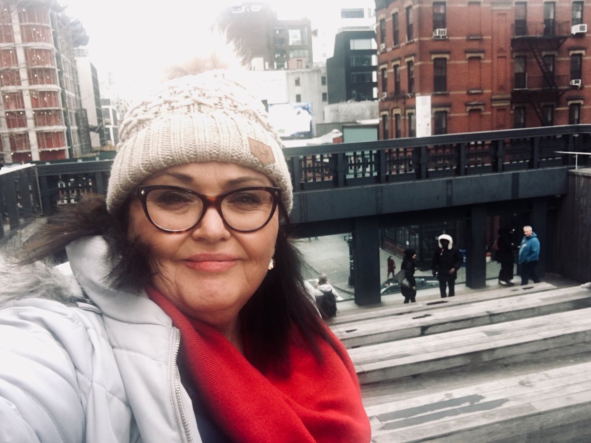 Hellypie68's tweet photo. Loving the cold in NYC even better in our @MarkHughesFdn beanies keeping us warm #Markhughesbeanie#NYC#letitsnow https://t.co/vBtCl3ama5