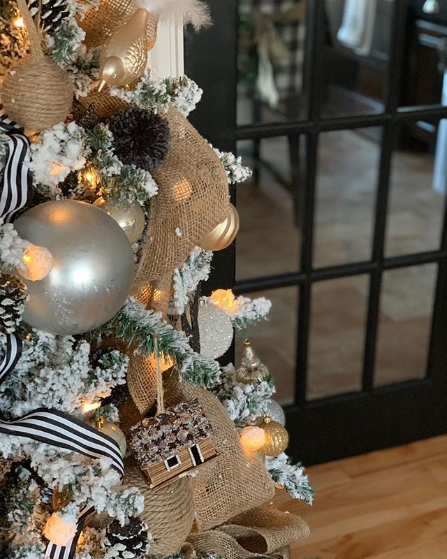 melswarner's tweet photo. Christmas is just around the corner and I’m ready... who’s with me 🙋🏼‍♀️🎄
.
.
.
#christmastree #farmhouse #farmhousechristmas #interiorstyle #styleinspo #happyholidays #merrychristmas #homefortheholidays #interiordesign #decor #decorationideas #myhappypl… https://t.co/SdrEe1klc5 https://t.co/WyR7NwxtjW