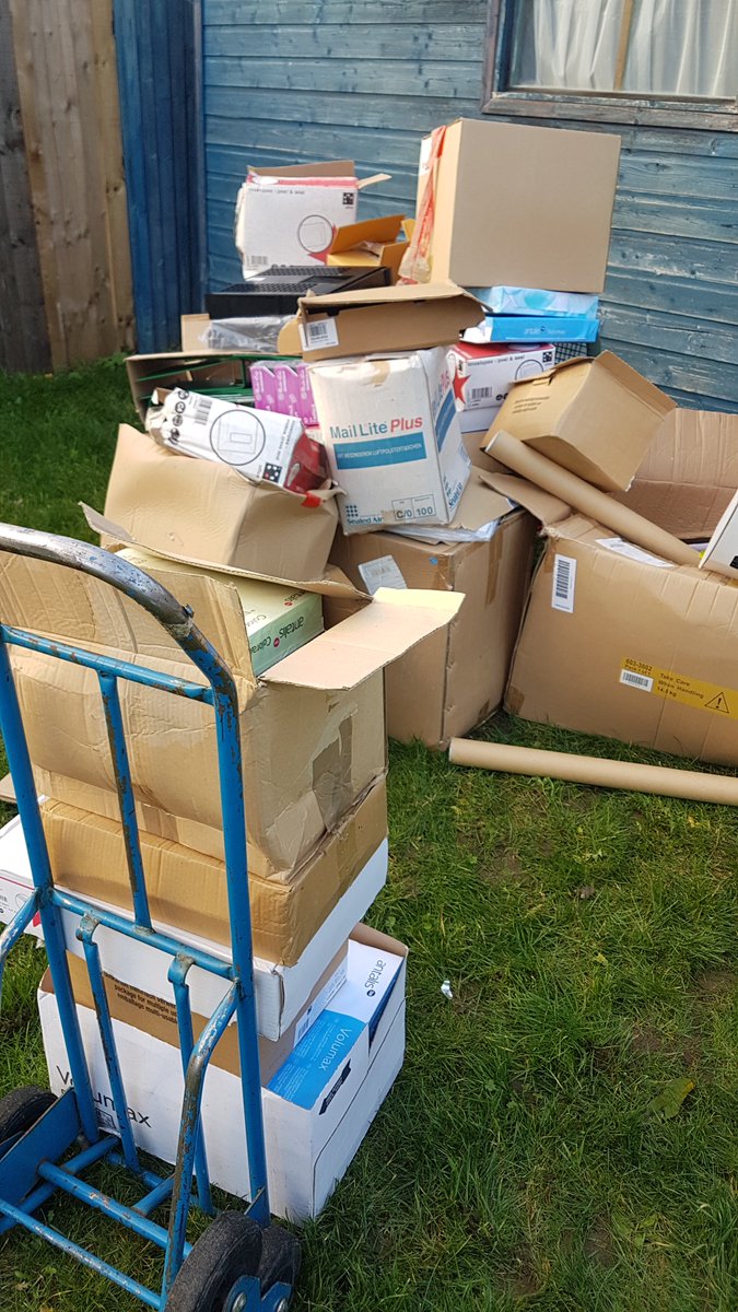 ukapes's tweet photo. #ukapes sends a truckload of learning resources to #Freetown @PathfindersJI @fantsuam @dadamac @IamIshaSesay @MohamedSidibay2 https://t.co/LA2q5TTexM