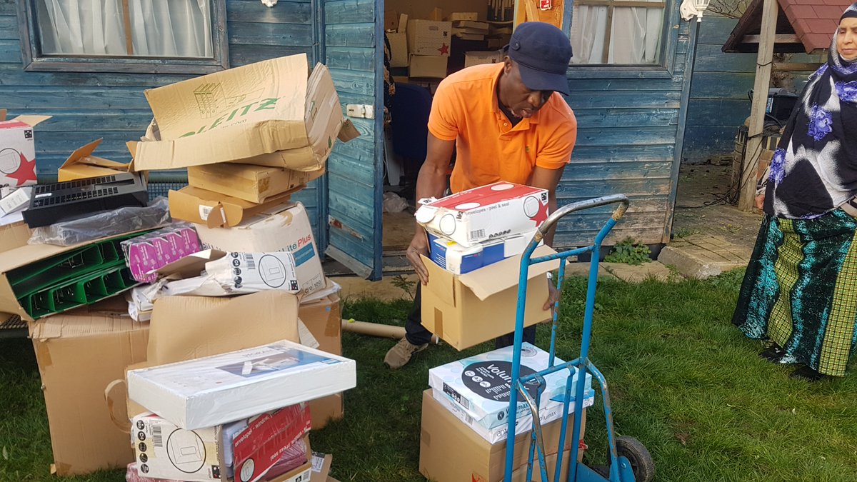 ukapes's tweet photo. #ukapes sends a truckload of learning resources to #Freetown @PathfindersJI @fantsuam @dadamac @IamIshaSesay @MohamedSidibay2 https://t.co/LA2q5TTexM