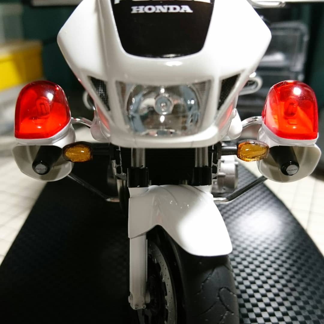 riderkakkun's tweet image. FujimiCB1300P完成。私の技量では難しかった～。そのため、やらかしたところや不満なところ満載ですが、先ずは完成させることが大切かなと😅
フロントカウルのメッシュ加工、分かるかな～分かんねえだろうな(古)#バイクプラモ #バイク模型 #CB1300P