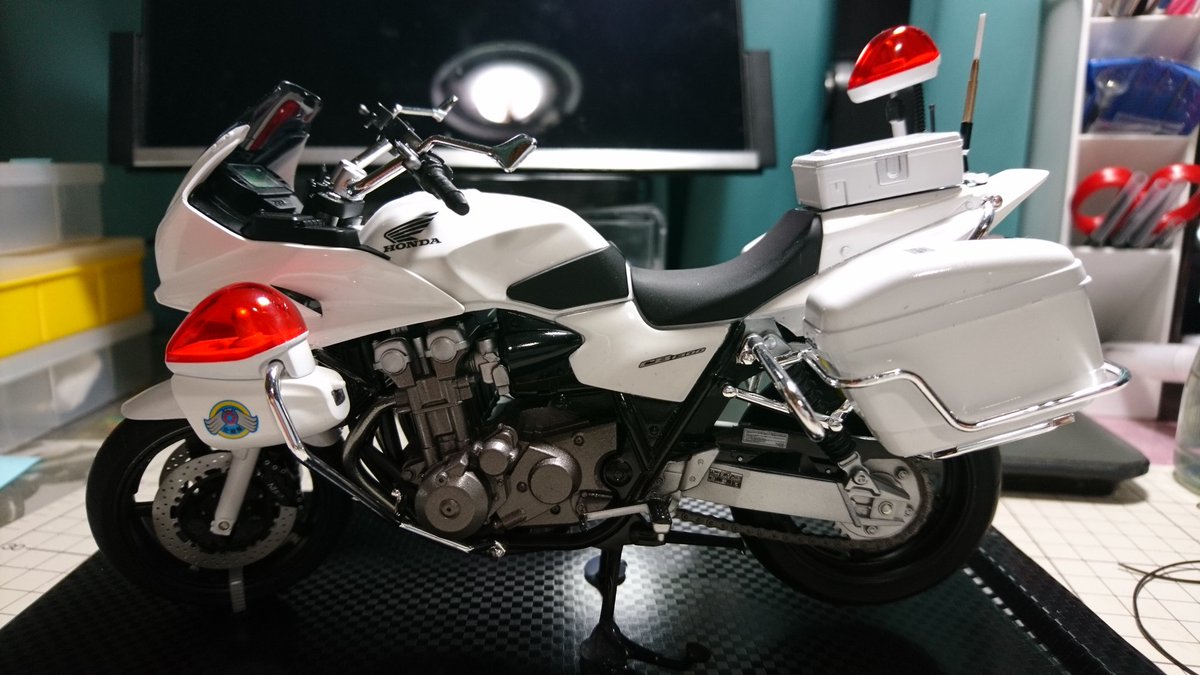riderkakkun's tweet image. FujimiCB1300P完成。私の技量では難しかった～。そのため、やらかしたところや不満なところ満載ですが、先ずは完成させることが大切かなと😅
フロントカウルのメッシュ加工、分かるかな～分かんねえだろうな(古)#バイクプラモ #バイク模型 #CB1300P