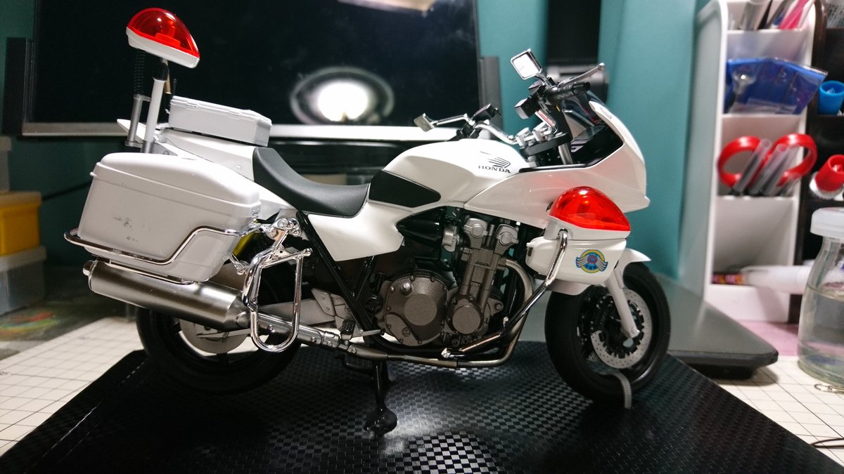 riderkakkun's tweet image. FujimiCB1300P完成。私の技量では難しかった～。そのため、やらかしたところや不満なところ満載ですが、先ずは完成させることが大切かなと😅
フロントカウルのメッシュ加工、分かるかな～分かんねえだろうな(古)#バイクプラモ #バイク模型 #CB1300P