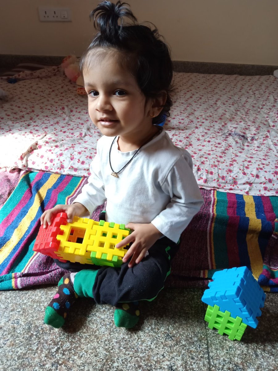 Just_Anami's tweet photo. My little kiddo is so happy to receive this from her secret santa. Since it's a direct Amazon delivery glad 2 know that my secret santa is from my very own city Indore. Thanks a lot @deepaliadhikary Hum padosi he. Am from VijayNagar. 🤩
Thanks @blogchatter #SantaChatter #namiwise https://t.co/5X0BCfw7tv