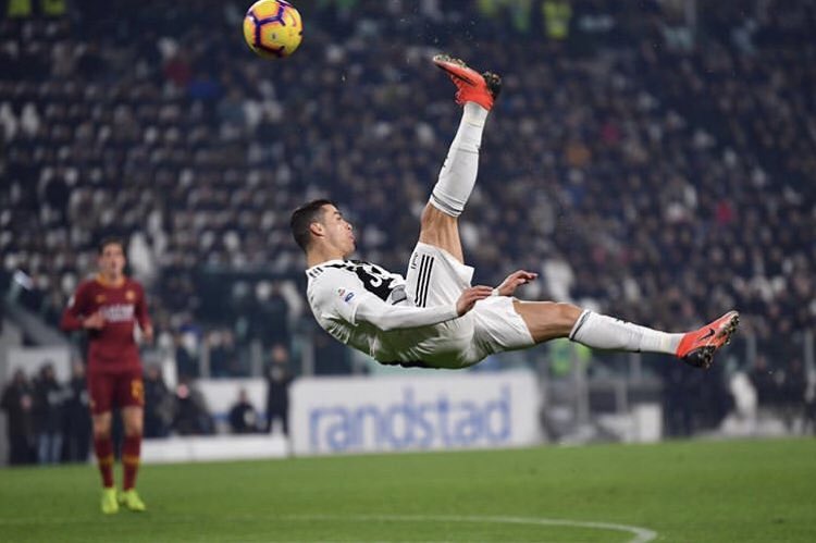 Cristiano Ronaldo em uma bicicleta extraordinária contra a Juventus.  Champions 2017/18.