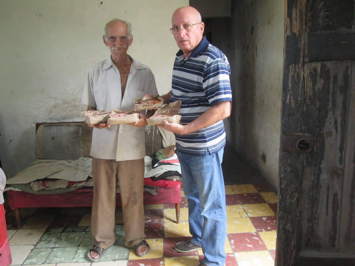 CapitanTondique's tweet photo. #Cuba Fotos del Proyecto Capitán #Tondique durante esta semana en Colón alimentando a desamparados y enfermos mentales. Gracias a Dios y a quienes nos ayudan y apoyan. https://t.co/mhFWojSHeq