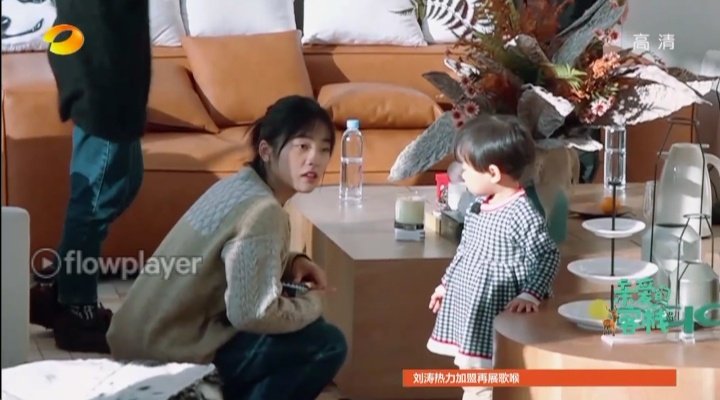 Ughhhh Yueyue with this little baby girl is making my heart flutter i swear 