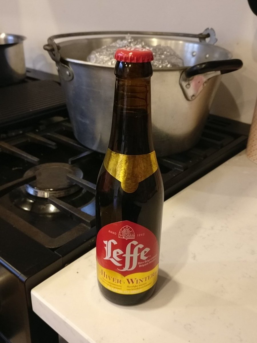 ThatNikTaylor's tweet photo. Family arriving soon, Christmas music on and Leffe Winter in #day23 Lovely :) #xmascheers to @TheBeerHawk ! https://t.co/lv9yq5TVRV