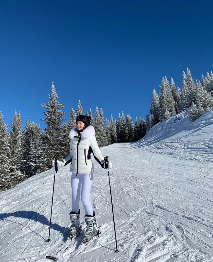 PARTYT9ME's tweet photo. [#JSIG] Time to hit the slopes ❄️⛷m 🎿⛄️ https://t.co/fg5kAQkIbZ