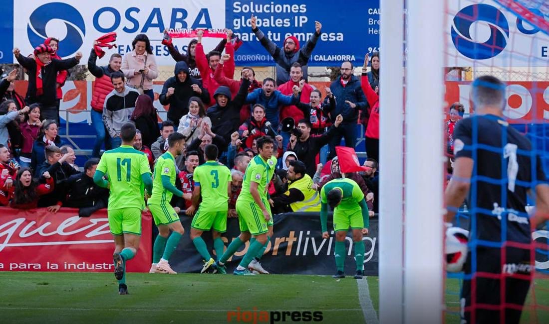 BorjaJimenSaez's tweet photo. Felices de haber acabado de la mejor manera este año, pero convencidos de que el 2019 nos traerá aún mayores alegrías. Gracias por estar siempre con nosotros. El camino continúa... #AúpaMirandés https://t.co/KclOV7FCgZ
