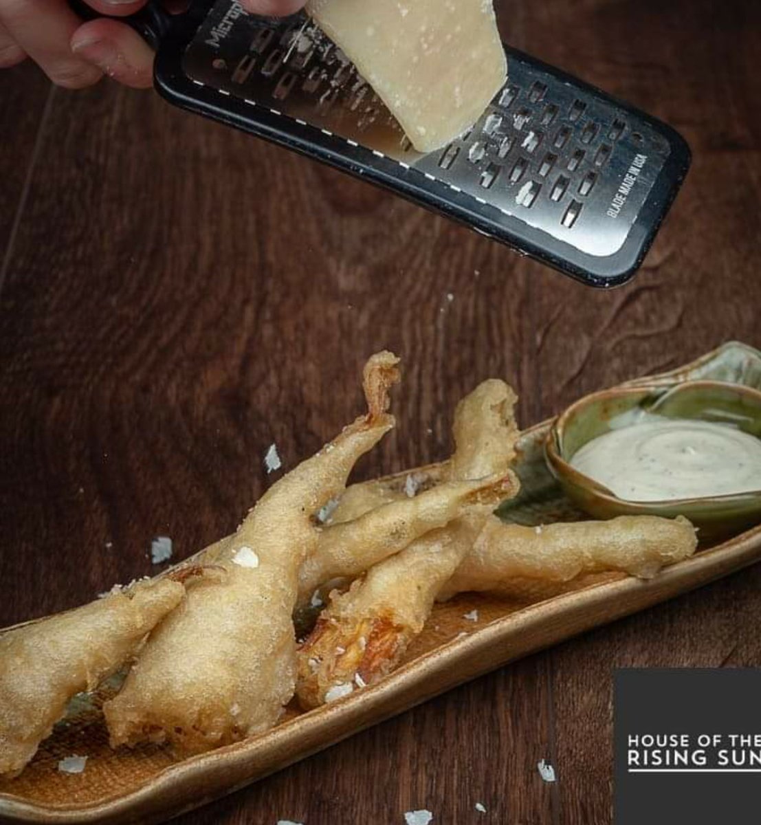 sam_j_butler's tweet photo. zanetti 36 month parmesan simply grated over tempura Italian artichokes, with a mayonnaise made with italian truffles, simple delicous and all from @wellocks #WellocksAdvent https://t.co/A8Z1bFTvcY