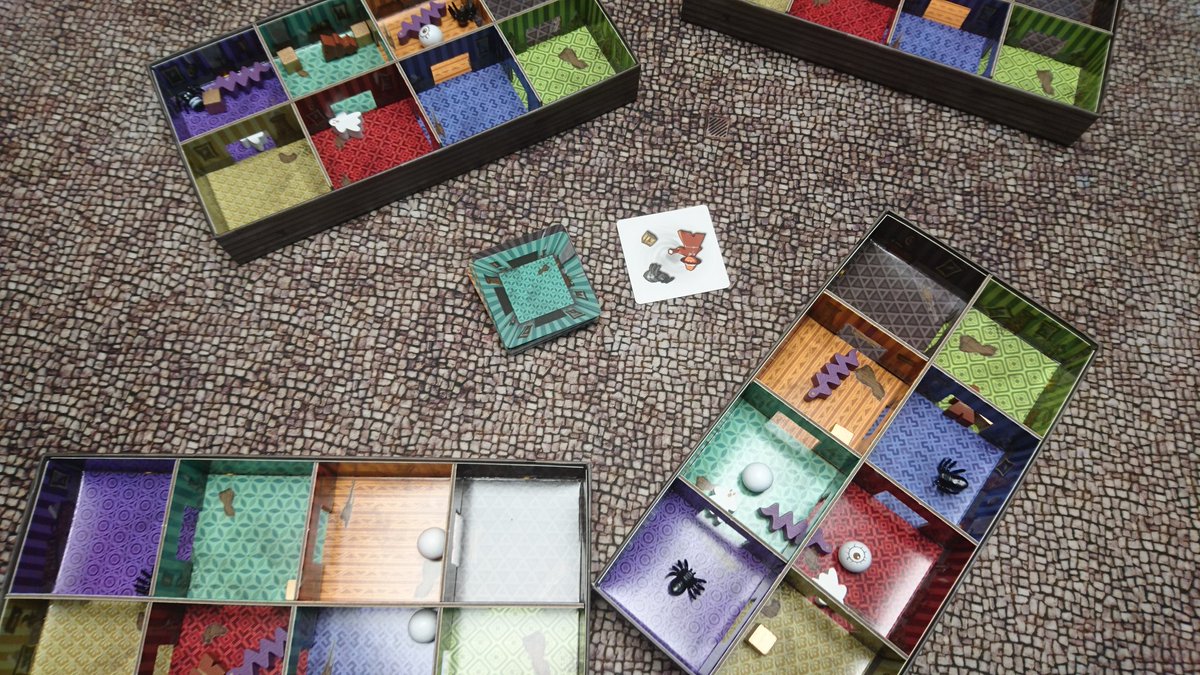 MissBayBee_de's tweet photo. Bevor wir uns alle erst an Silvester wieder sehen wird nochmal gespielt. Der Tag der kleinen Spiele...#Crypt, #Azul und #PanicMansion. Alles Erstpartien... So langsam muss ich für der Spieletag #SpielendFürToleranz die Spiele lernen 🙈 https://t.co/C57gfE1zAP